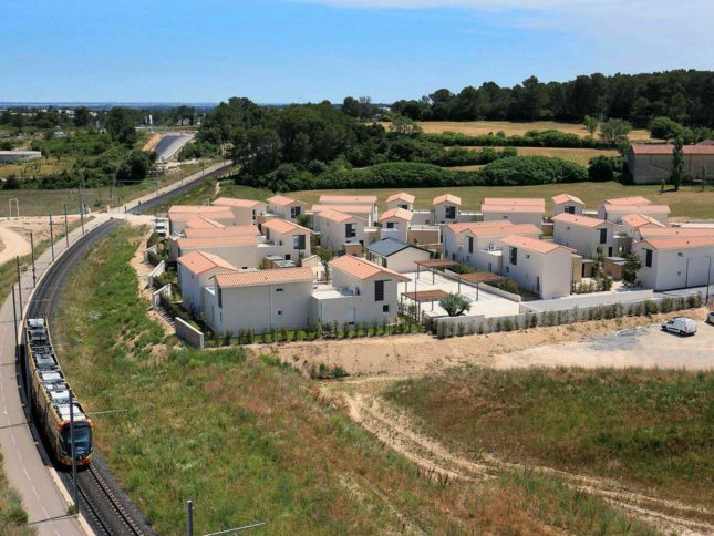 Pose de clotûres et claustras au Domaine de Valentine par Sim Fermetures