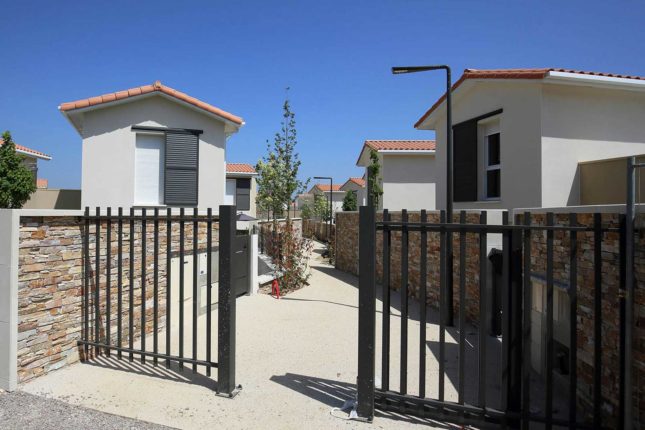 Pose de clôtures et portillons automatiques par Sim Fermetures - projet immobilier Cœur Angélique