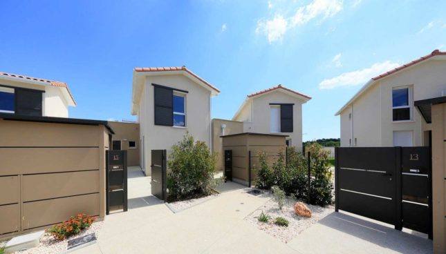 Celliers de jardin et installation de claustra au Domaine de Valentine par Sim Fermetures